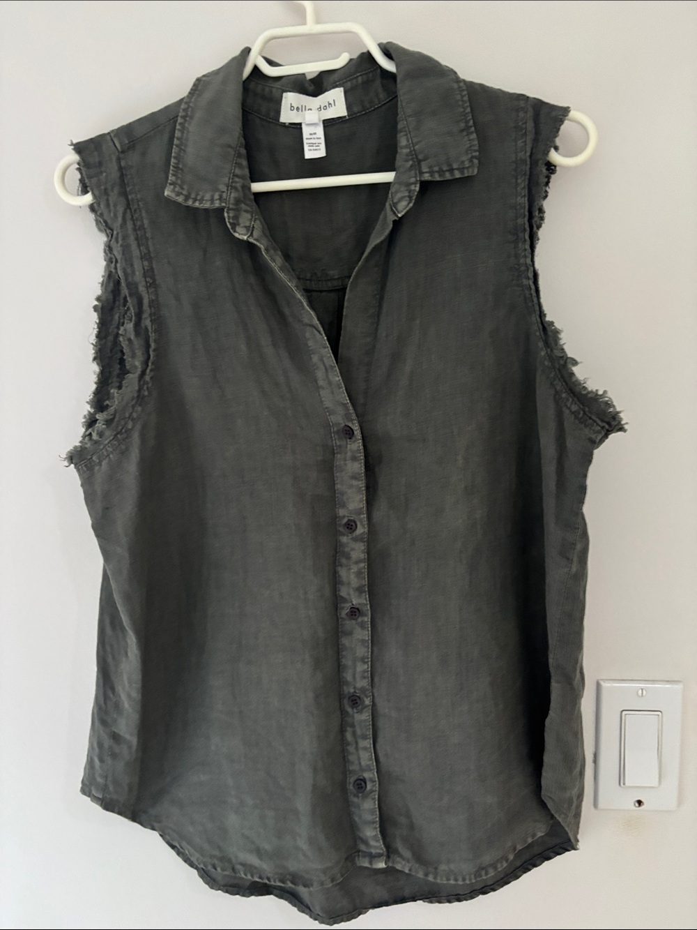 Bella Dahl 100% Linen Raw Hem Button Town Sleeveless Top - Gray Green Medium